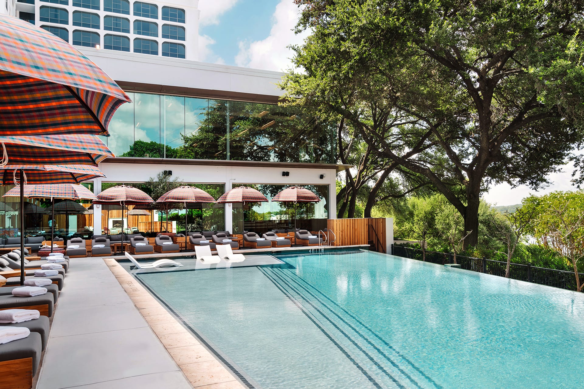 Empty pool with table & chairs